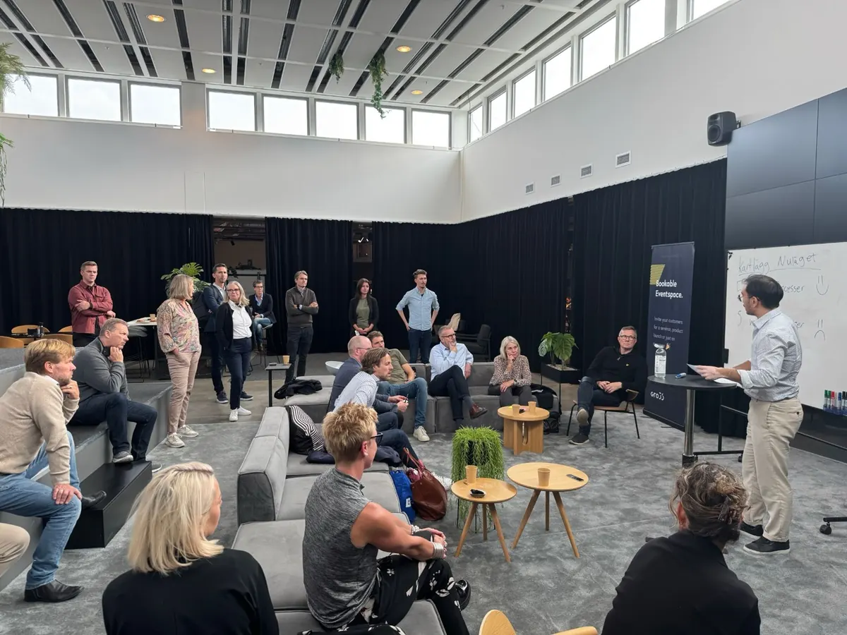 Fredric Lundberg leading a workshop for business owners
