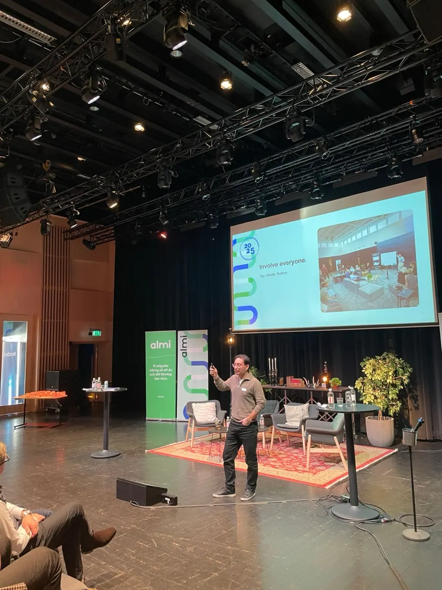 Fredric Lundberg speaking on stage at Almi Finansieringsdagen 2025
