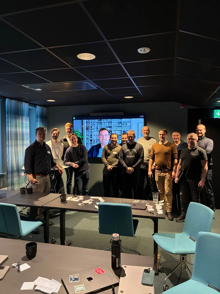 Fredric Lundberg with workshop participants and a speaker joining on screen