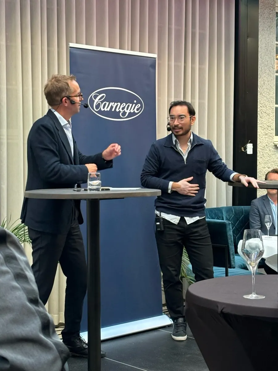 Fredric Lundberg in a fireside chat at a Carnegie event